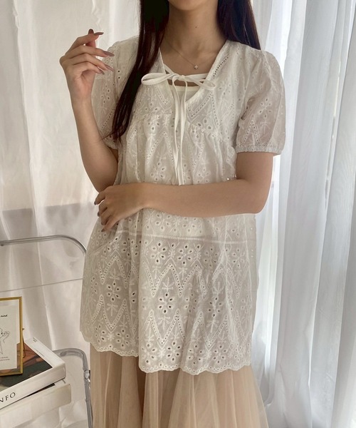 etta(エタ)の「パフスリーブレースブラウス(シャツ/ブラウス・レディース・ホワイト・SMALL)」の2枚目の写真