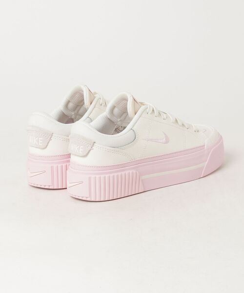 NIKE（ナイキ）の「NIKE/ナイキ WS ｺｰﾄ ﾚｶﾞｼｰ ﾘﾌﾄ VS（スニーカー・レディース・ホワイト×ピンク・23cm/23.5cm/24cm/24.5cm/25cm）」の2枚目の写真