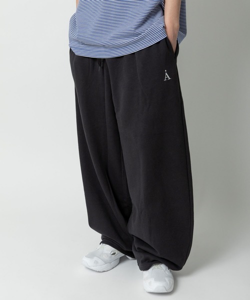 ALAND(エーランド)の「【UNISEX】ALAND/Aロゴ刺繍ウラケスウェットパンツ(スウェットパンツ・レディース・グレー/ブラック・LARGE/MEDIUM)」の2枚目の写真