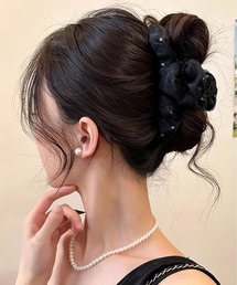 M2SUQARED（エムツースクエア）の「【M2SUQARED/エムツースクエア】ニュアンスフラワーシュシュドットヘアクリップ / 大人可愛いボリュームヘアアクセサリー（バレッタ/ヘアクリップ）」