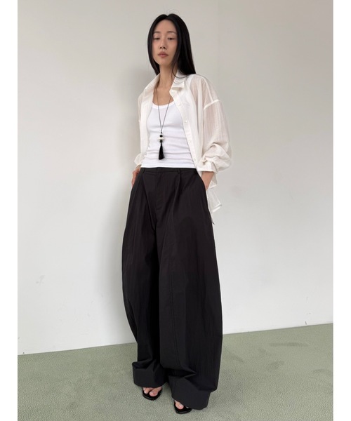 Didot.showroom（ディドット ショールーム）の「ナイロンボリュームワイドトラウザーズ（その他パンツ・レディース・カーキ/ブラック・M/S）」の11枚目の写真