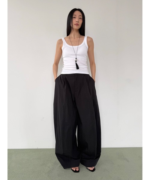 Didot.showroom（ディドット ショールーム）の「ナイロンボリュームワイドトラウザーズ（その他パンツ・レディース・カーキ/ブラック・M/S）」の6枚目の写真