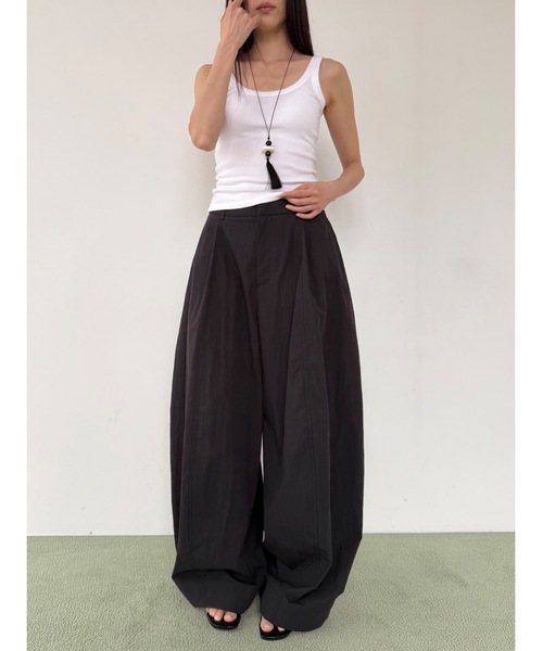 Didot.showroom（ディドット ショールーム）の「ナイロンボリュームワイドトラウザーズ（その他パンツ・レディース・カーキ/ブラック・M/S）」の3枚目の写真