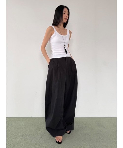 Didot.showroom（ディドット ショールーム）の「ナイロンボリュームワイドトラウザーズ（その他パンツ・レディース・カーキ/ブラック・M/S）」の4枚目の写真