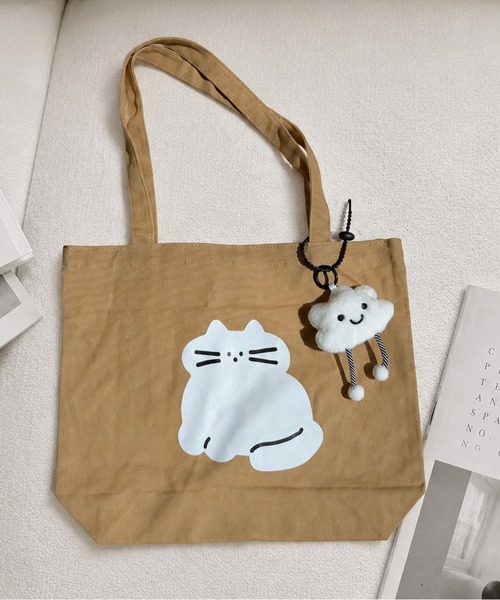 NOLITA LABORATORY(ノリータラボラトリー)の「【 NOLITA / ノリータ 】チャーム付き キャンバストートバッグ(トートバッグ・レディース・イエロー/ベージュ/ホワイト/グリーン/ホワイト系その他3/ホワイト系その他2・FREE)」の4枚目の写真
