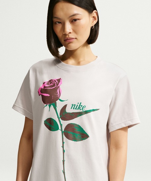 NIKE(ナイキ)の「NIKE W NSW CLASSIC ST2 TEE IR7827(Tシャツ/カットソー・メンズ・グレー/ブラック・S/M)」の1枚目の写真