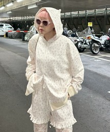 ネコ耳パーカーとフリフリショーパンのセット