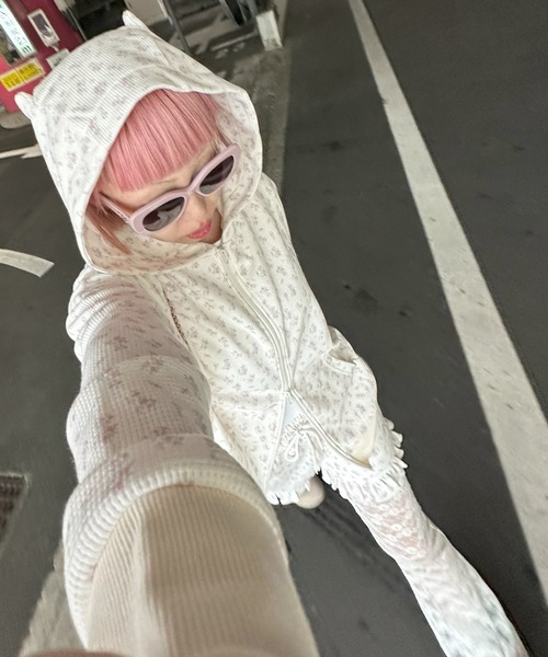 Alley Tokyo(アリートーキョー)の「ネコ耳パーカーとフリフリショーパンのセット(パーカー・レディース・グレー/オフホワイト/ピンク・FREE)」の4枚目の写真