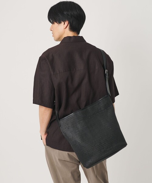 BEAUTY&YOUTH UNITED ARROWS(ビューティーアンドユースユナイテッドアローズ)の「ウーブン メッシュ バケット ショルダー バッグ(ショルダーバッグ・メンズ・ブラック・FREE)」の1枚目の写真