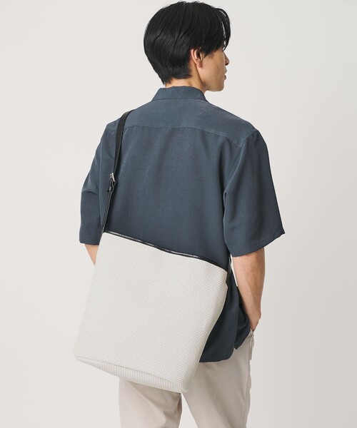 BEAUTY&YOUTH UNITED ARROWS(ビューティーアンドユースユナイテッドアローズ)の「ウーブン メッシュ バケット ショルダー バッグ(ショルダーバッグ・メンズ・ブラック・FREE)」の2枚目の写真