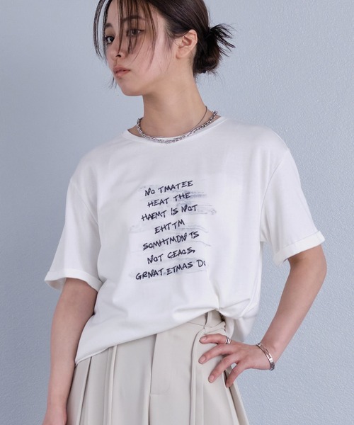 murea(ミュレア)の「スカーフ付き手書き風ロゴプリント半袖Tシャツ(Tシャツ/カットソー・レディース・チャコールグレー/グレー/ホワイト・FREE)」の8枚目の写真