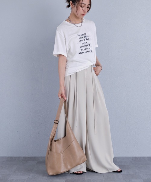 murea(ミュレア)の「スカーフ付き手書き風ロゴプリント半袖Tシャツ(Tシャツ/カットソー・レディース・チャコールグレー/グレー/ホワイト・FREE)」の9枚目の写真