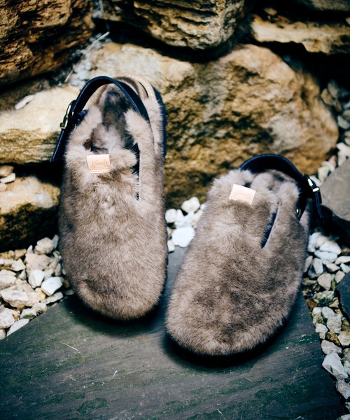 glamb(グラム)の「Fur Clog Sandals / ファークロッグサンダル(サンダル・メンズ・ブラウン系その他/ベージュ/チェック・25/26/27/28)」の1枚目の写真