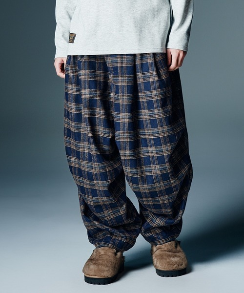 glamb(グラム)の「Fur Clog Sandals / ファークロッグサンダル(サンダル・メンズ・ブラウン系その他/ベージュ/チェック・25/26/27/28)」の11枚目の写真