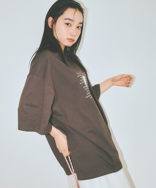 COLORME(カラーミー)の「【AKB48 伊藤百花 着用】ビックシルエット フォトTシャツ【ユニセックス】(Tシャツ/カットソー・レディース・チャコール/ホワイト・FREE)」の5枚目の写真