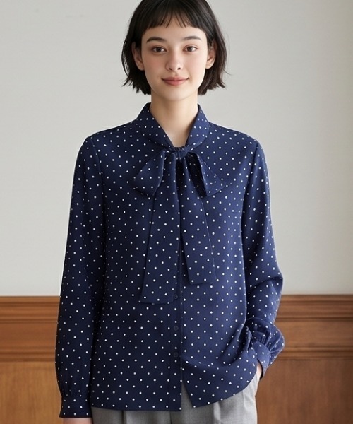 Sew loop(ソーループ)の「ドット柄ボータイブラウス(シャツ/ブラウス・レディース・ブラック/オフホワイト/ネイビー・FREE)」の3枚目の写真