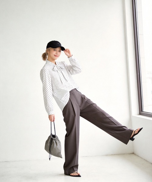Sew loop(ソーループ)の「ドット柄ボータイブラウス(シャツ/ブラウス・レディース・ブラック/オフホワイト/ネイビー・FREE)」の13枚目の写真