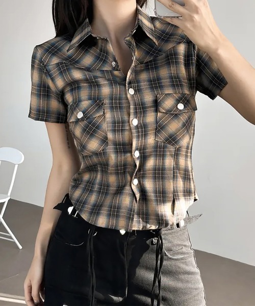 gossip!ロサンゼルス(ゴシップロサンゼルス)の「【Y2Kガーリー】 ヴィンテージ風チェック柄 ウエスタンシャツ 半袖ショート丈ブラウス(Tシャツ/カットソー・レディース・チェック・M)」の7枚目の写真