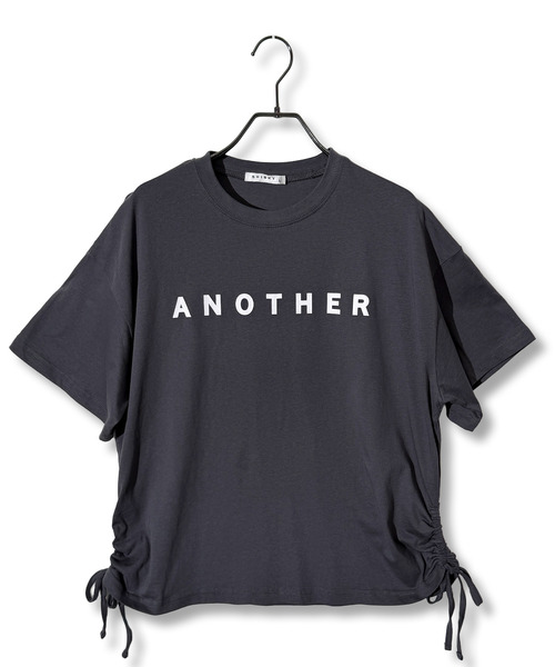 Chandelier(シャンデリア)の「サイドシャーリング 美シルエット ソフトコットンTシャツ(Tシャツ/カットソー・レディース・チャコールグレー/ブラック系/ホワイト系/イエロー系/ホワイト系1・M/L)」の6枚目の写真