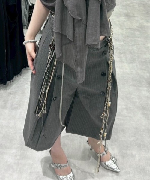 Never mind the XU / Chikashitsu+（ネバーマインド ザ エックスユー / チカシツプラス）の「【Nerd out XU】seven point stripe wide leg pants / 【ナードアウトエックスユー】セブンポイントストライプワイドレッグパンツ＜着用動画あり＞（スラックス・メンズ・グレー/ブラック・M）」の2枚目の写真