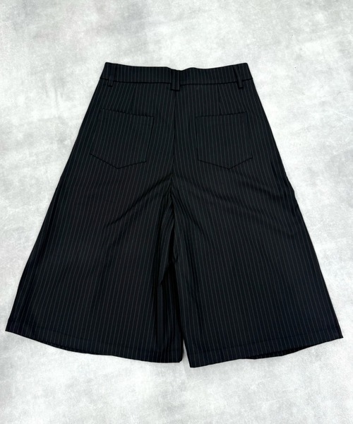 Never mind the XU / Chikashitsu+（ネバーマインド ザ エックスユー / チカシツプラス）の「【Nerd out XU】seven point stripe wide leg pants / 【ナードアウトエックスユー】セブンポイントストライプワイドレッグパンツ＜着用動画あり＞（スラックス・メンズ・グレー/ブラック・M）」の10枚目の写真