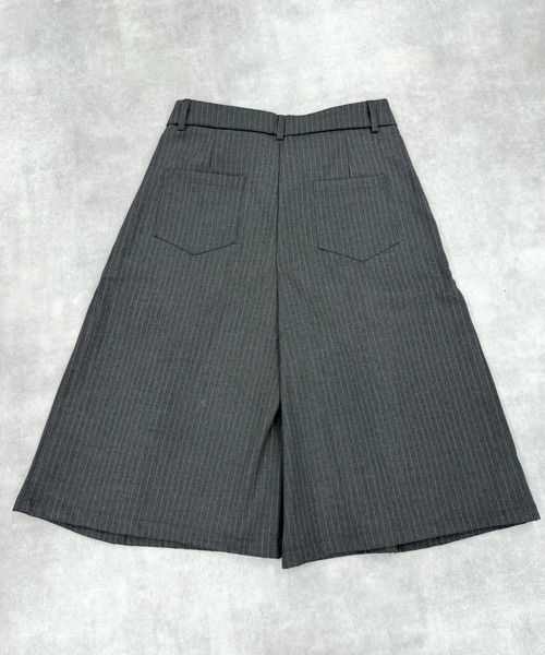 Never mind the XU / Chikashitsu+（ネバーマインド ザ エックスユー / チカシツプラス）の「【Nerd out XU】seven point stripe wide leg pants / 【ナードアウトエックスユー】セブンポイントストライプワイドレッグパンツ＜着用動画あり＞（スラックス・メンズ・グレー/ブラック・M）」の6枚目の写真
