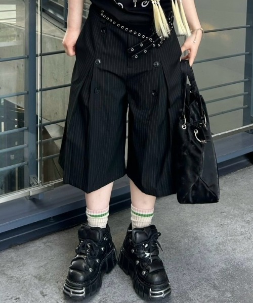 Never mind the XU / Chikashitsu+（ネバーマインド ザ エックスユー / チカシツプラス）の「【Nerd out XU】seven point stripe wide leg pants / 【ナードアウトエックスユー】セブンポイントストライプワイドレッグパンツ＜着用動画あり＞（スラックス・メンズ・グレー/ブラック・M）」の20枚目の写真