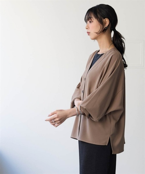 nissen（ニッセン）の「【しわシャキ】裾スリットシャツカーディガン（防しわ・形態安定・接触冷感・UVカット）＜大きいサイズ有＞（カーディガン/ボレロ・レディース・チャコール/ホワイト/モカ・3L/S/M/L/LL）」の8枚目の写真