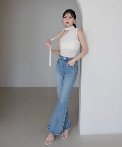 EIMY ISTOIRE(エイミーイストワール)の「STRECH FLARE DENIM(デニムパンツ・レディース・ブルー/ライトブルー・23/22/25/24)」の3枚目の写真