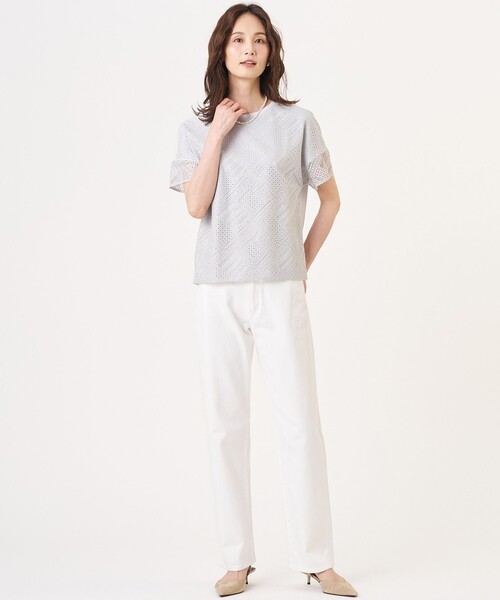 J.PRESS(ジェイプレス)の「【一枚で着映え・シーンレスに活躍】タイルライクレース クルーネック カットソー(Tシャツ/カットソー・レディース・ネイビー系/ホワイト系/ライトグレー系・T15/T13)」の15枚目の写真