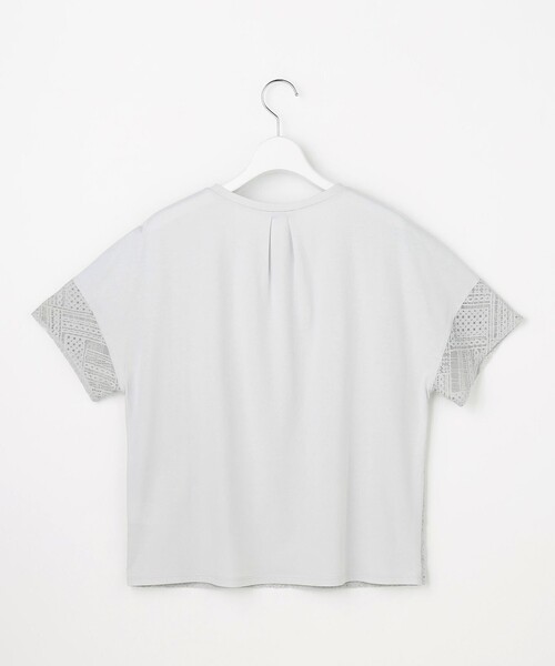 J.PRESS(ジェイプレス)の「【一枚で着映え・シーンレスに活躍】タイルライクレース クルーネック カットソー(Tシャツ/カットソー・レディース・ネイビー系/ホワイト系/ライトグレー系・T15/T13)」の5枚目の写真