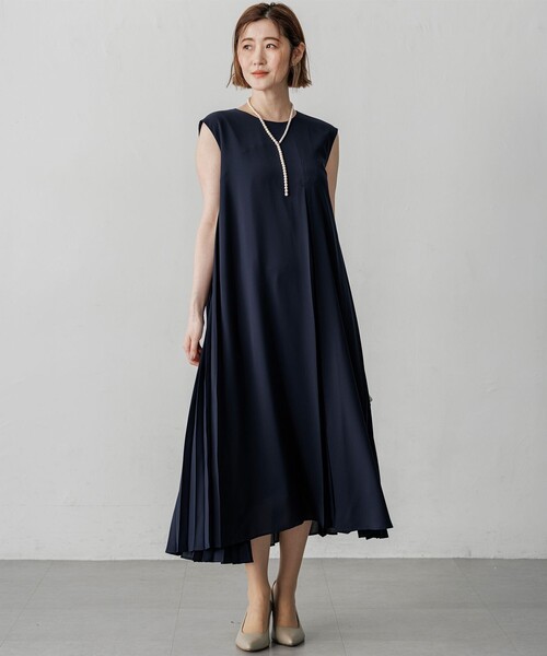 23区(ニジュウサンク)の「シフォンパーツプリーツ ドレス(ドレス・レディース・ブラック系/ネイビー系・38/40)」の3枚目の写真