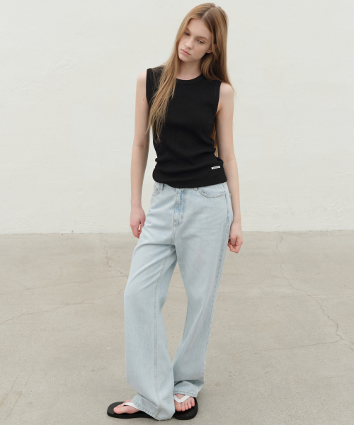 LEVAR（レバー）の「Crew-neck Sleeveless Top - Black（Tシャツ/カットソー・レディース・その他・FREE）」の2枚目の写真