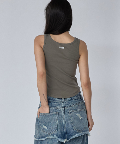 RENSE(レンセ)の「Button Henley Neck Sleeveless Khaki(Tシャツ/カットソー・レディース・その他・OS)」の2枚目の写真