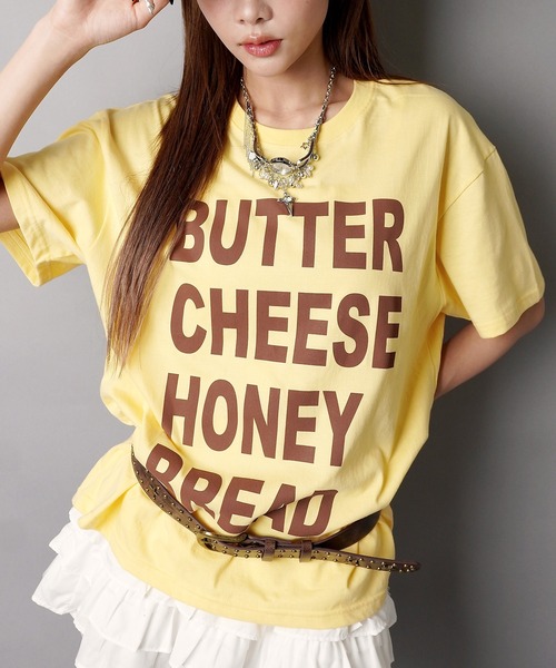 SPINNS(スピンズ)の「カラフル半袖Tシャツ/メッセージロゴ/ストリート女子(Tシャツ/カットソー・レディース・イエロー/ブルー/ブラック/ピンク/オフホワイト・ONESIZE)」の4枚目の写真