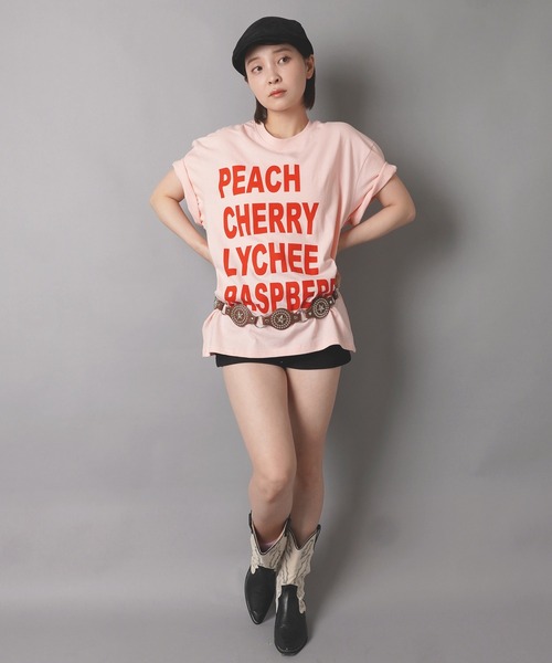 SPINNS(スピンズ)の「カラフル半袖Tシャツ/メッセージロゴ/ストリート女子(Tシャツ/カットソー・レディース・イエロー/ブルー/ブラック/ピンク/オフホワイト・ONESIZE)」の6枚目の写真