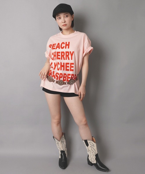 SPINNS(スピンズ)の「カラフル半袖Tシャツ/メッセージロゴ/ストリート女子(Tシャツ/カットソー・レディース・イエロー/ブルー/ブラック/ピンク/オフホワイト・ONESIZE)」の7枚目の写真