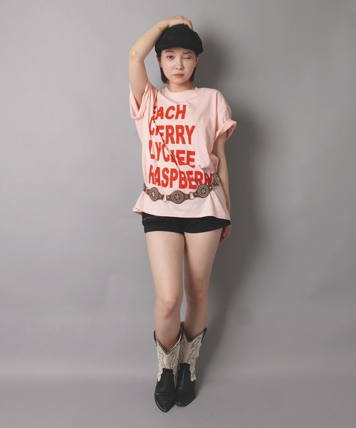 SPINNS(スピンズ)の「カラフル半袖Tシャツ/メッセージロゴ/ストリート女子(Tシャツ/カットソー・レディース・イエロー/ブルー/ブラック/ピンク/オフホワイト・ONESIZE)」の8枚目の写真