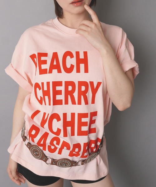 SPINNS(スピンズ)の「カラフル半袖Tシャツ/メッセージロゴ/ストリート女子(Tシャツ/カットソー・レディース・イエロー/ブルー/ブラック/ピンク/オフホワイト・ONESIZE)」の17枚目の写真