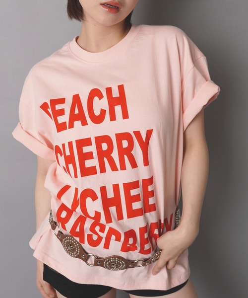 SPINNS(スピンズ)の「カラフル半袖Tシャツ/メッセージロゴ/ストリート女子(Tシャツ/カットソー・レディース・イエロー/ブルー/ブラック/ピンク/オフホワイト・ONESIZE)」の18枚目の写真