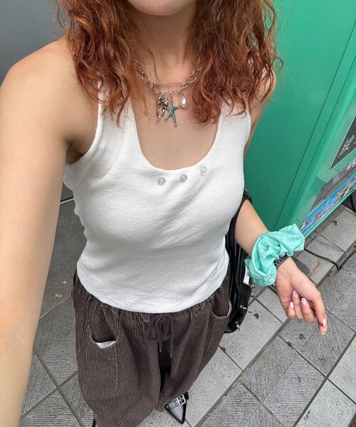CIAOPANIC(チャオパニック)の「カップ付きホルターニットタンク(タンクトップ・レディース・パープル/ブラウン/イエロー/アイボリー/ミント・ONE SIZE)」の2枚目の写真