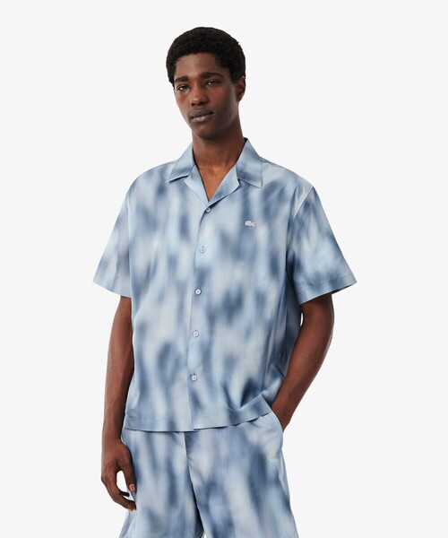 LACOSTE(ラコステ)の「オンブレ調グラデーショングラフィックプリントオープンカラーシャツ(シャツ/ブラウス・メンズ・ライトブルー・40/39)」の1枚目の写真