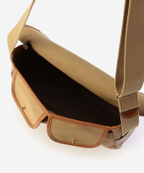BRADY(ブレディー)の「Brady | ARIEL TROUT SMALL UNISEX(ショルダーバッグ・レディース・ブラック/カーキ・ONE)」の9枚目の写真