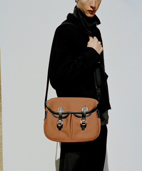 BRADY(ブレディー)の「Brady | ARIEL TROUT SMALL UNISEX(ショルダーバッグ・レディース・ブラック/カーキ・ONE)」の11枚目の写真