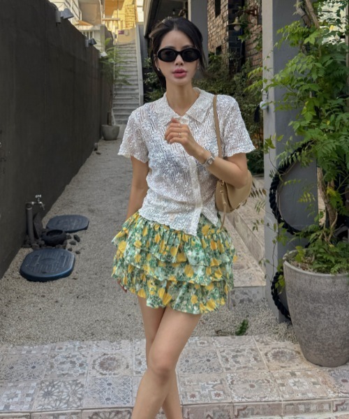 FAVORITO(ファヴォリート)の「パンチングレースフラワーブラウス(シャツ/ブラウス・レディース・ベージュ・F)」の18枚目の写真