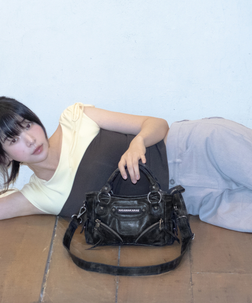 IUGAMAKARAS（イウガマカラス）の「スタッズ付きレザー マイクロショルダーバッグ（ブラック）（トートバッグ・レディース・その他・FREE）」の5枚目の写真
