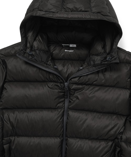 thisisneverthat(ディスイズネバーザット)の「Skogar Hooded MID Down Jacket(ダウンジャケット/コート・メンズ・ブラック系その他/パープル系その他2/ブラウン・XS/S/M/L/XL)」の4枚目の写真