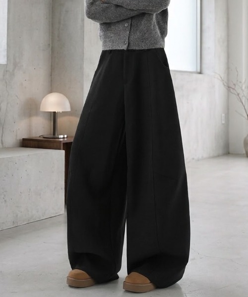 B.R.U(ブル)の「ワイドバルーンスラックス(その他パンツ・メンズ・ブラック/チャコールグレー・LARGE/MEDIUM)」の2枚目の写真