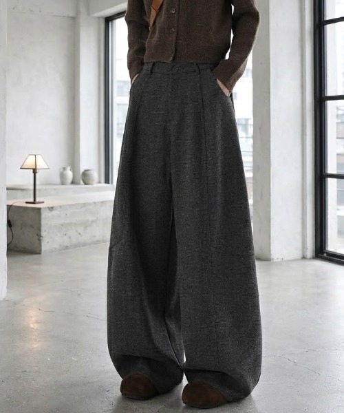 B.R.U(ブル)の「ワイドバルーンスラックス(その他パンツ・メンズ・ブラック/チャコールグレー・LARGE/MEDIUM)」の4枚目の写真