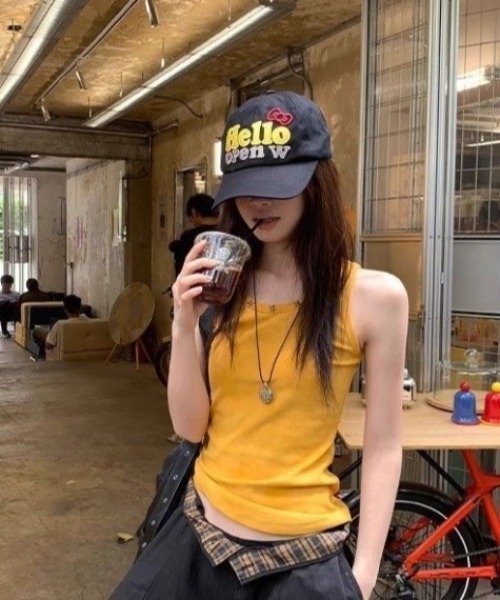 VIBGYOR（ヴィブジョー）の「【TUNE】スタッズタンクトップ（タンクトップ・レディース・イエロー・FREE）」の6枚目の写真